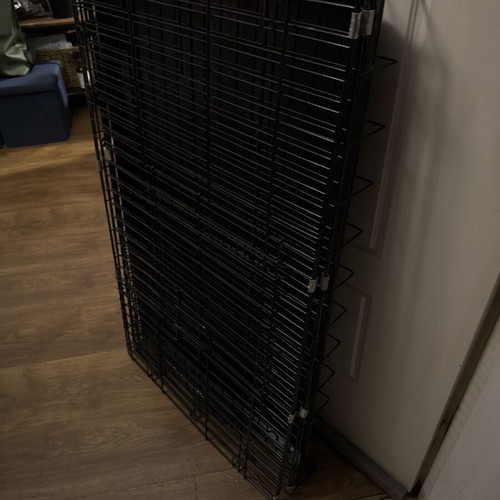 Dog metal crate used with 2 doors and removable plastic bottom