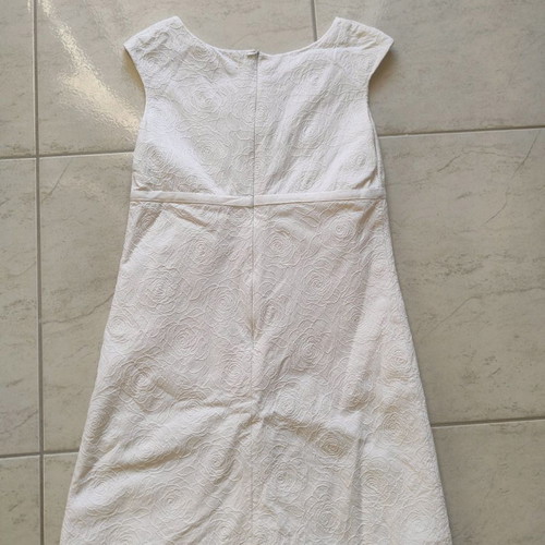 Dresses used, pack of 2 white and black, size Medium