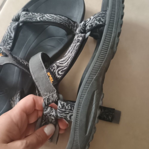 Teva women's sandals size 39 used, excellent condition
