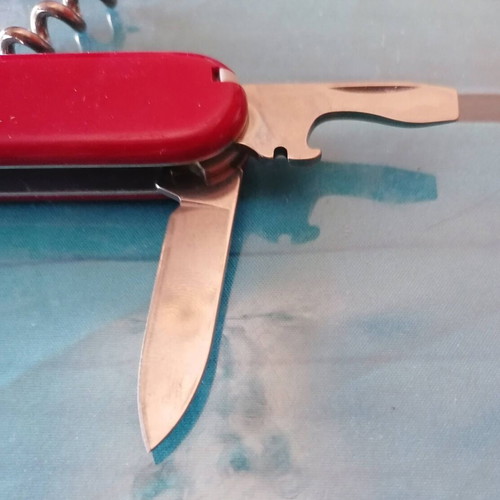 Victorinox Swiss Army Knife with 10 Functions like new