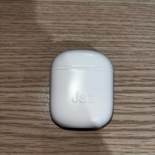 Bluetooth earbuds like new with charger