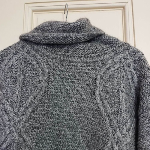 Zara gray pullover with beautiful knit, size S, like new