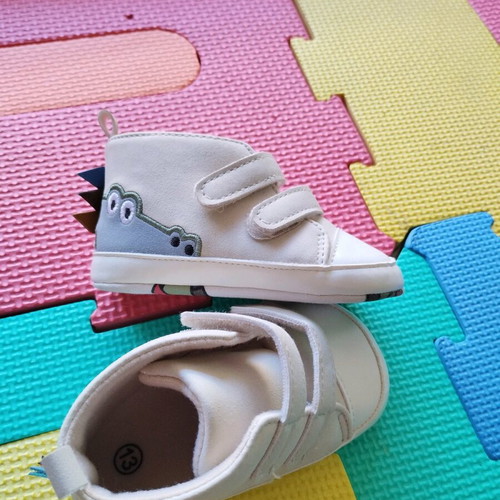 Baby cuddle shoes new, beige with crocodile design for twins