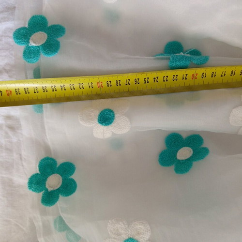Skirt new with embroidered flowers, size XS, white