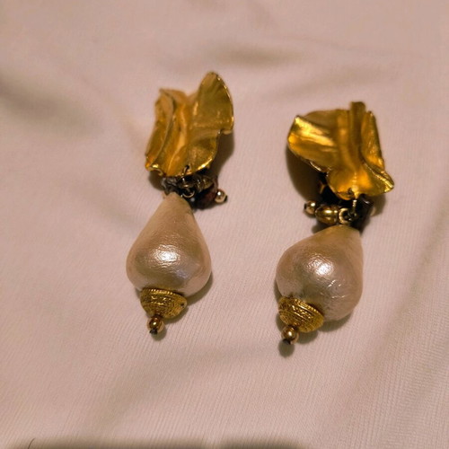 Vintage long clip-on earrings like new, impressive design