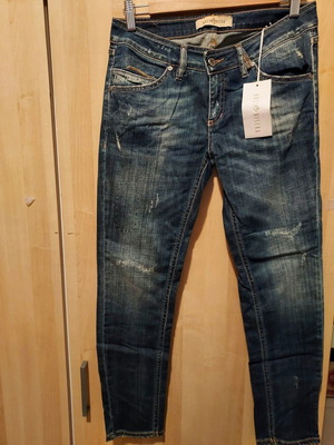 Rossodisera women's denim jeans new, slim fit, size 44 Italian