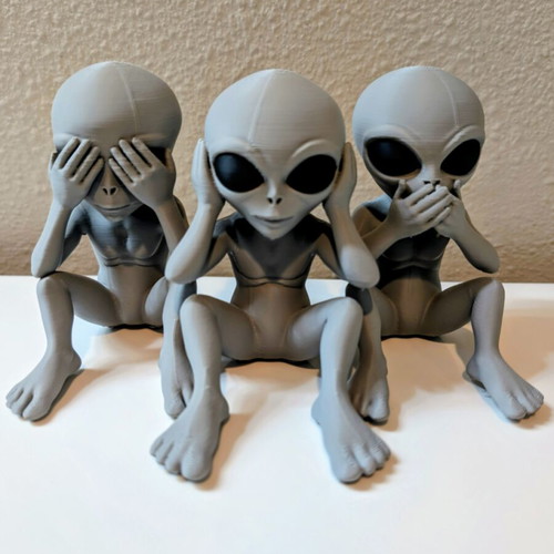 No evil Alien trio like new, set of 3 pieces