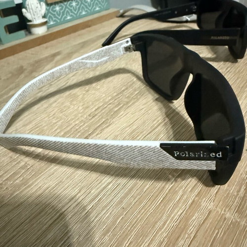 Polarized sunglasses new, black and white