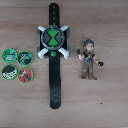 Ben 10 wrist toy with figure and round discs used