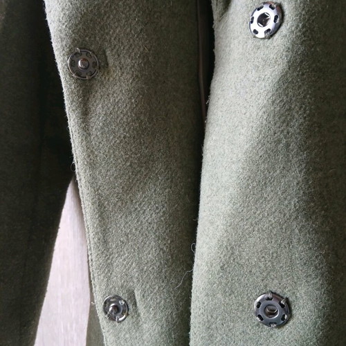 Coat like new, green, size S, with belt and 2 buttons