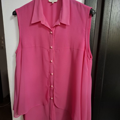 Lucifair sleeveless fuchsia tunic shirt like new, size L