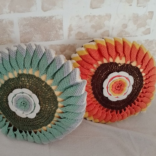 Handmade oval knitted pillow used 35x35cm