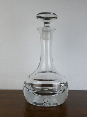 Glass wine decanter with stopper like new