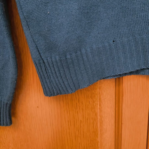 Children's blue V-neck sweater like new, size 12-14 years
