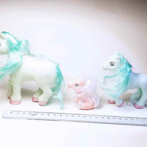 Pony plastic toy set used, ponies