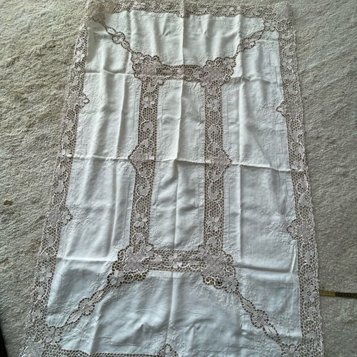 Handmade embroidered crochet tablecloth like new 100x149