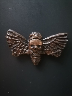 Handmade magnet like new, white cement and metallic spray