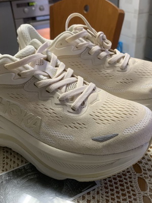 Hoka One One γυναικεία αθλητικά παπούτσια καινούργια, νούμερο 37, μπεζ
