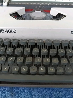 Typewriter antique Rover 4000 used, needs minor repair