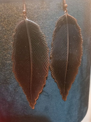 Feather earring like new