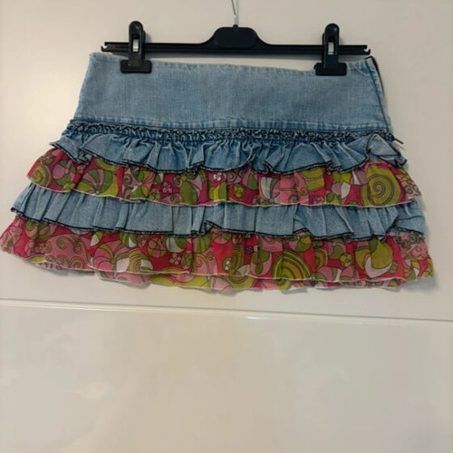 Women's skirt like new with unique design