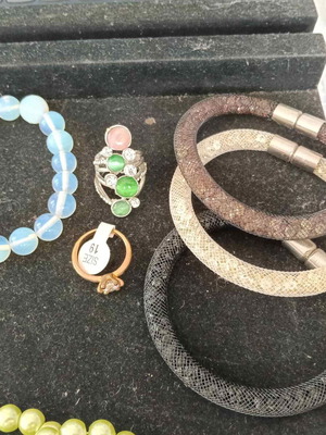 Set of 20 colorful jewelry including 17 bracelets, pale green pearl necklace, 2 rings