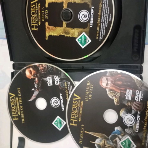 Heroes of Might and Magic triple CD like new, PC strategy game
