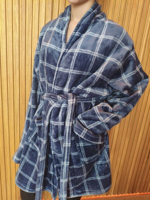 Minerva robe like new, soft and warm, size M