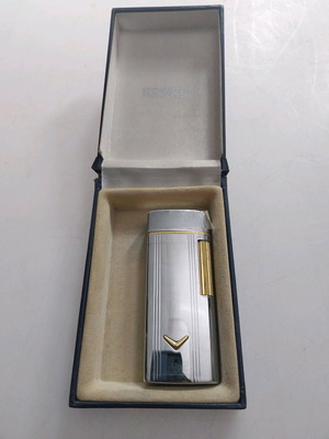 Ronson lighter like new with original box