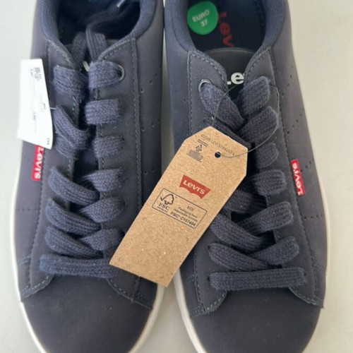 LEVI’S sneakers