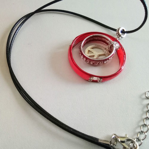 Handmade necklace with rings and peace symbol red and silver, new