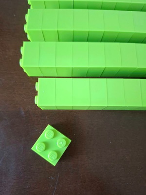 Lego Classic Basic Brick 2 x 2 Lime pack of 48 like new
