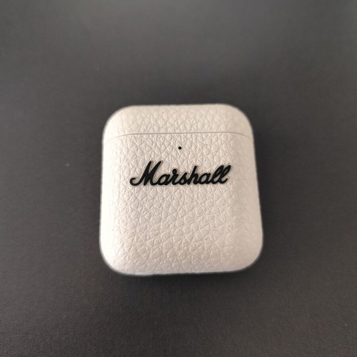 Marshall IV headphone case like new, white
