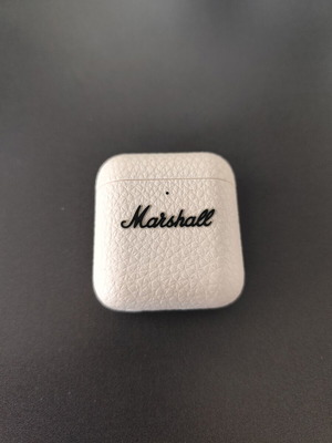 Marshall IV headphone case like new, white