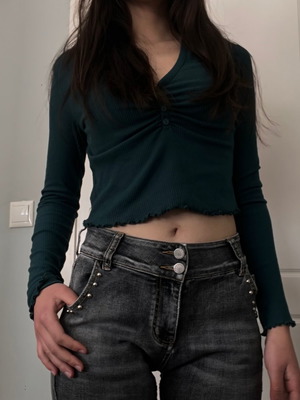 Long-sleeve top dark green like new with nice details