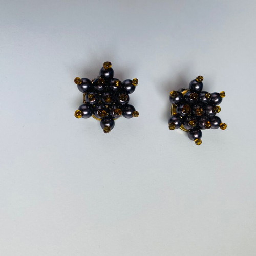 Vintage earrings used, clip-on, metallic black