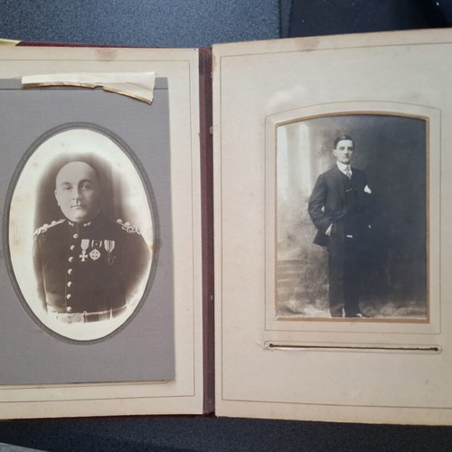 Antique Victorian photo album used, 31 authentic photos (1890-1940)