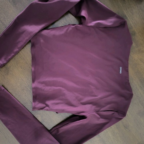 Oysho long sleeve top new, size medium, burgundy