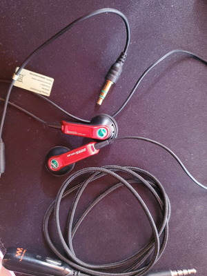 Ακουστικά Sony Ericsson bass reflex σαν καινούργια, ενσύρματα