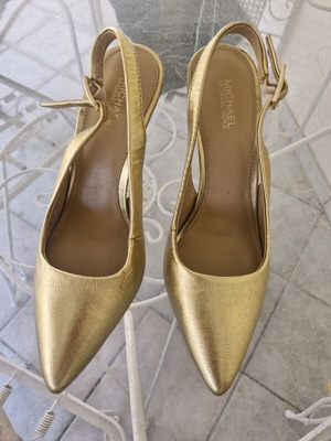 Michael Kors leather gold pumps size 36 like new