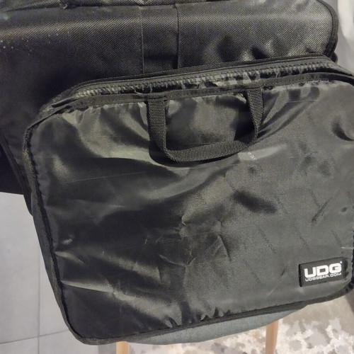 UDG Ultimate CourierBag DeLuxe 17“ like new for laptop and vinyl black