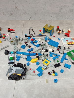 Vintage Lego συναρμολογούμενα τουβλάκια μεταχειρισμένα, παιχνίδια δεκαετίας 1980