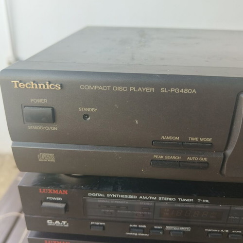 Luxman and Technics stereo system with amplifier and CD player