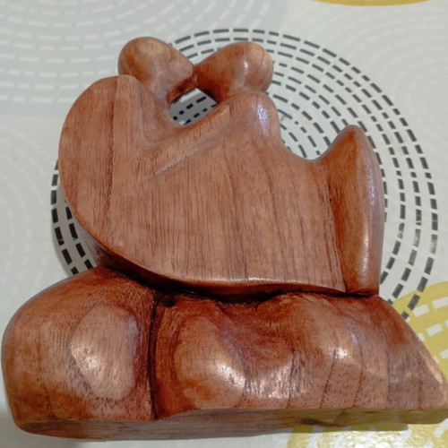 Decorative wooden sculpture of a couple, suar wood