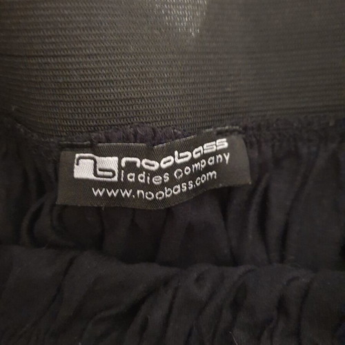 Noobass skirt like new, black with grey pattern, wide elastic waist