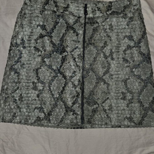 Iso mini skirt size S like new, black and beige
