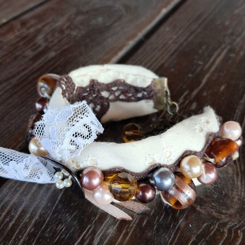 Bracelet with button, pearls and stones handmade new