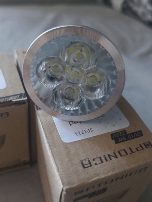 Spot LED 4x GU10 6500K σαν καινούργιο με 2 μεταχειρισμένα δώρο