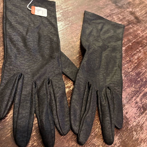 Vintage women's seal gloves new, black