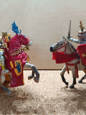 Collectible plastic knights set of 2 new